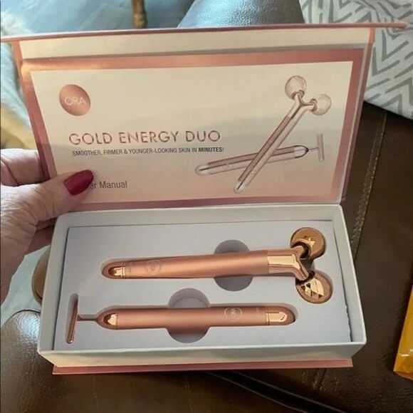 Ora Gold Energy Duo Microcurrent T-Bar & 360-Degree Roller FabFitFun Fall 2023 - Picture 2 of 6